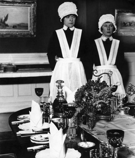 parlourmaid-and-under-parlourmaid-ready-to-serve-dinner-1936-by-bill-brandt-1904-1983-c28133a